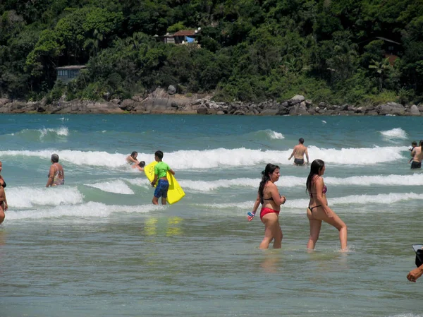 Florianopolis 2020 海滩上的人员流动 — 图库照片
