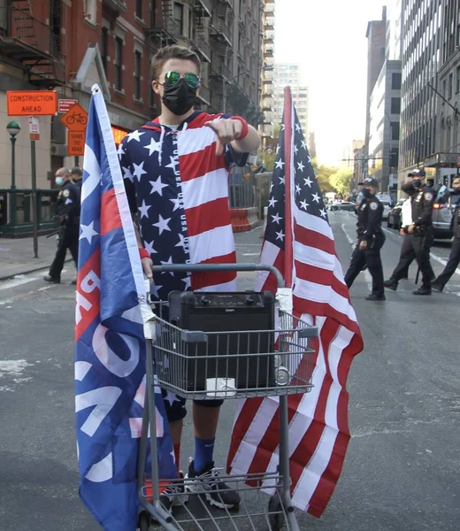 Nuevo Gente Marchando Por Avenida Para Celebrar Victoria Joe Biden — Foto de Stock