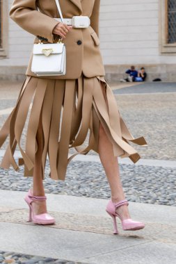 Milan Moda Haftası. 25 Eylül 2020, Milano, İtalya: Alman Nüfuzlu Leonie Hanne Max Mara, Fendi, Alberta Ferreti, Etro ve Prada gibi birçok gösteride yer alıyor. Leone ünlü Müze del 'in önünde fotoğraf servisi yapıyordu. 