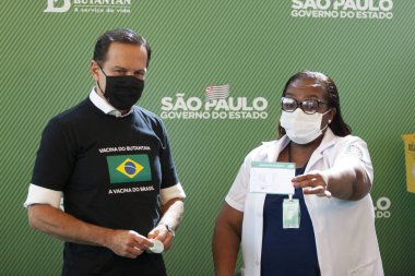 Sao Paulo Brezilya 'daki ilk COVID-19 aşısı. 17 Ocak 2021, Sao Paulo, Brezilya: Sao Paulo Valisi Joao Doria, Anvisa 'nın acil durum için onay oylamasının sonunda, Hastane das Clinicas - HCFMUSP' de basın toplantısı düzenledi.