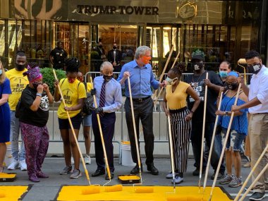 WASHINGTON, EUA, 06.06.2020 - PLAZA HAYAT MATTERS / CASA BRANCA - O prefeito de Washington DC Muriel Bowser renomeia parte da rua 16 em frante a Casa Branca para Black Lives Matter Plaza. Ha um protesto pacifico em frante a Casa Branca pela mor