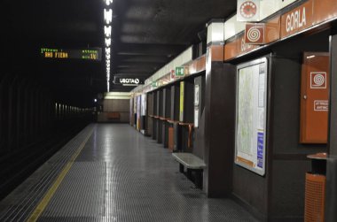 (INT) Covid-19: 2. Aşama 3 şekilde bölünecek. 18,2020, İtalya: 2 ay içinde Milano 'da 2. Dünya Savaşı' ndan 5 kat daha fazla ölü var. Ve Lombardiya 'da vaka sayısı arttı (dünden beri + 205). İkincisi...