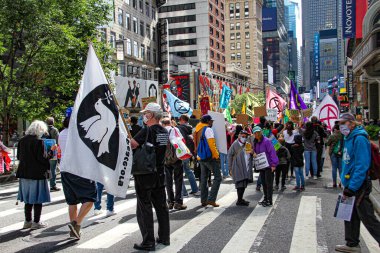 Nova York (EUA), 20 / 09 / 2020 - PROTESTO / PACIFICO / CLIMA / NOVA YORK - Um protesto pacifico contra a mudanca climatica reunindo Black Lives Matter e ativistas do clima exigindo justica climatica, justica racial, igualdade e luta contra a brutalidade