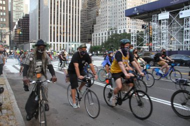 WASHINGTON, EUA, 06.06.2020 - PLAZA HAYAT MATTERS / CASA BRANCA - O prefeito de Washington DC Muriel Bowser renomeia parte da rua 16 em frante a Casa Branca para Black Lives Matter Plaza. Ha um protesto pacifico em frante a Casa Branca pela mor
