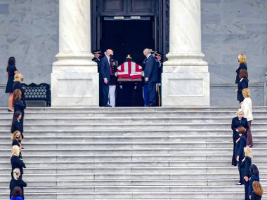 Yargıç Ruth Ginsburg Capitol Hill 'in son günü. 25 Eylül 2020, Washington DC, ABD. ABD Kongre Binası Rotunda yönetiminde bulunmanın benzersiz onuruna erişen Yargıç Ruth Bader Ginsburg son kez Yüksek Mahkeme ve Kongre Binası 'ndan ayrıldı.,
