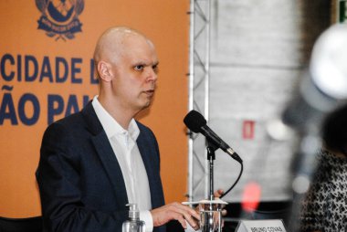 Sao Paulo Belediye Başkanı Bruno Covas ile Covid-19 / Basın toplantısı. 30 Mart 2020, Sao Paulo, Brezilya: Sao Paulo Belediye Başkanı Bruno Covas, koronavirüs salgınıyla mücadele tedbirlerini açıkladı.