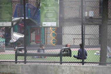 BRONX (EUA), 29 / 09 / 2020 - REABERTURA DA ESCOLA / NOVA YORK - Os alunos do ensino fundamental estao voltando ao ensino presencial hoje na cidade Nova York, uma vez que foi fechado em Marco por causa da pandemia de Covid-19. Havera reducao do numero