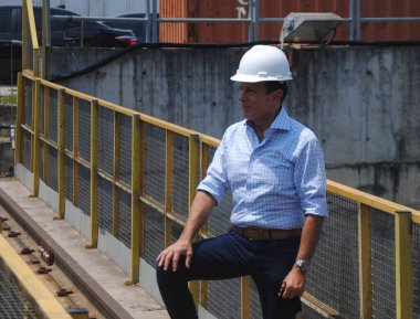 6. hatta, turuncu metro hattında çalışmaya devam ediliyor. 6 Ekim 2020, Sao Paulo, Brezilya: Sao Paulo Valisi Joao Doria Jr. 15.3 km ve 15 istasyon kapasiteli Line-6 Orange Metro 'da çalışmaya devam etmektedir.