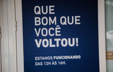 SAO PAULO, SP, 12.27.2019 - MOVEMENT - Sao Paulo şehir merkezindeki Rua 25 de Marco bölgesinde hareket   