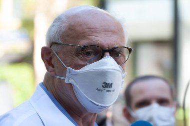 Sao Paulo 'daki ikinci tur seçimler. 29 Kasım 2020, Sao Paulo, Brezilya: Senatör seçilmiş Eduardo Suplicy, Alameda Gabriel Monteiro da Silva 'daki Colegio Madre Alix sandık merkezinde ilk tur oylamasında en çok oy alan aday.