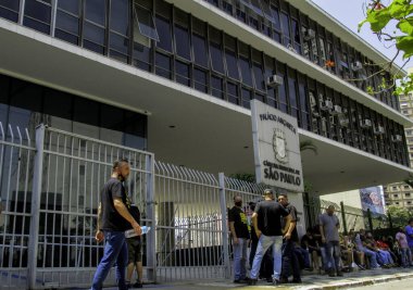 Okul ulaşımını protesto etmek. 30 Eylül 2020, Sao Paulo, Brezilya: Sao Paulo Belediye Binası önünde okul ulaşımı için acil yardım için PL 520 / 20 'yi protesto eden protestocular. (Fotoğraf: Leco Viana / Haber 2 / Depozito Fotoğrafları) 