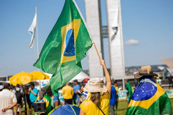 ブラジル大統領の賛成で抗議 5月3 2020 ブラジリア ブラジル Pro Bolsonaroの抗議者は 彼らの車の中で 大統領に対するスローガンを叫びながら 自動車コードに参加し — ストック写真