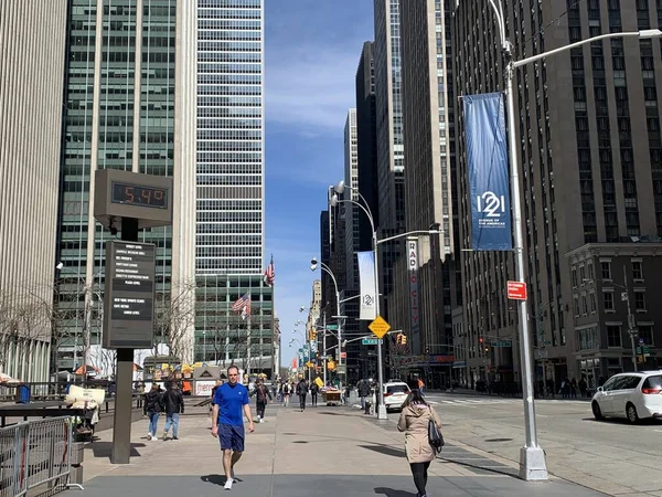 Abril 2020 Movimento Pessoas Times Square Nova York Eua — Fotografia de Stock