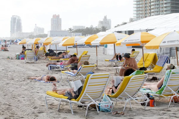 Miami Usa 2020 Mensen Die Tijd Doorbrengen Miami Beach Usa — Stockfoto