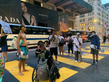 11 Kasım 2020, New York, ABD: Birçok insan bugün YouTube 'da, New York' ta, Florida, Ohio, Kuzey Carolina, Çin, Endonezya ve Brezilya gibi diğer şehirlerde ve ülkelerde hiçbir şey görememekten veya oynayamamaktan şikayet etti. Açık 