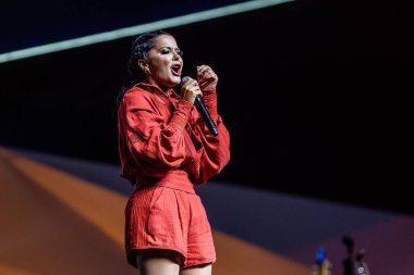 Sao Paulo 'daki Allianz Parque' da açık hava müzikali. 1 Ağustos 2020, Sao Paulo, Brezilya: Brezilyalı şarkıcılar yeni arabalı sinema formatında müzik şovlarını sunar