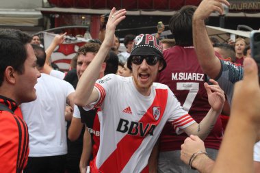 LIMA, PERU22.11.2019.TORCEDORES DO RIVER plaka EM LIMA.Os torcedores do time do River plaka festejando na Kennedy Park em Lima nesta sexta (22) vespera do jogo da libertadores entre Flamengo e River Plate.. (Fotoğraf: Nestor Romero Zerpa / Thes2)