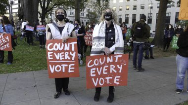 George Floyd 'un ölümü üzerine Beyaz Saray' da protesto. 2 Haziran 2020, Washington DC, ABD: Protestocular, George Floyd 'un Minneapolis' te ölümü üzerine Beyaz Saray önünde kızgınlıklarını ve hayal kırıklıklarını gösteriyorlar