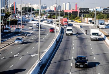 Sao Paulo (SP), 02 / 06 / 2020 - TRANSITO - E grande a movimentacao de carro na marginal tiete, na tarde desta terca-feira (02). (Fotoğraf: Adeleke Anthony Fote / TheNews2 / Depozito Fotoğrafları) 