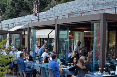 GENOVA (ITA), 06 / 25 / 2020 - MOVEMENT / RESTAURANT / GENOVA / ITALY - Rio Samba Churrascaria Restoranı, Cenova, İtalya