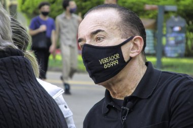 Camboriu, Santa Catarina, Brezilya - 8 Kasım 2020: Aktivistler, model Mariana Ferrer 'i savunmak amacıyla Santa Catarina' daki Balnear io Camboriu plajında toplandılar. 