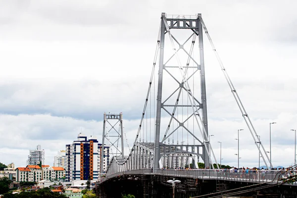 Florianopolis 2020 Ponte Hercilio Luz Κυκλοφορία Προσώπων — Φωτογραφία Αρχείου