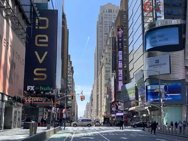 Abril 2020 Movimento Pessoas Times Square Nova York Eua — Fotografia de Stock