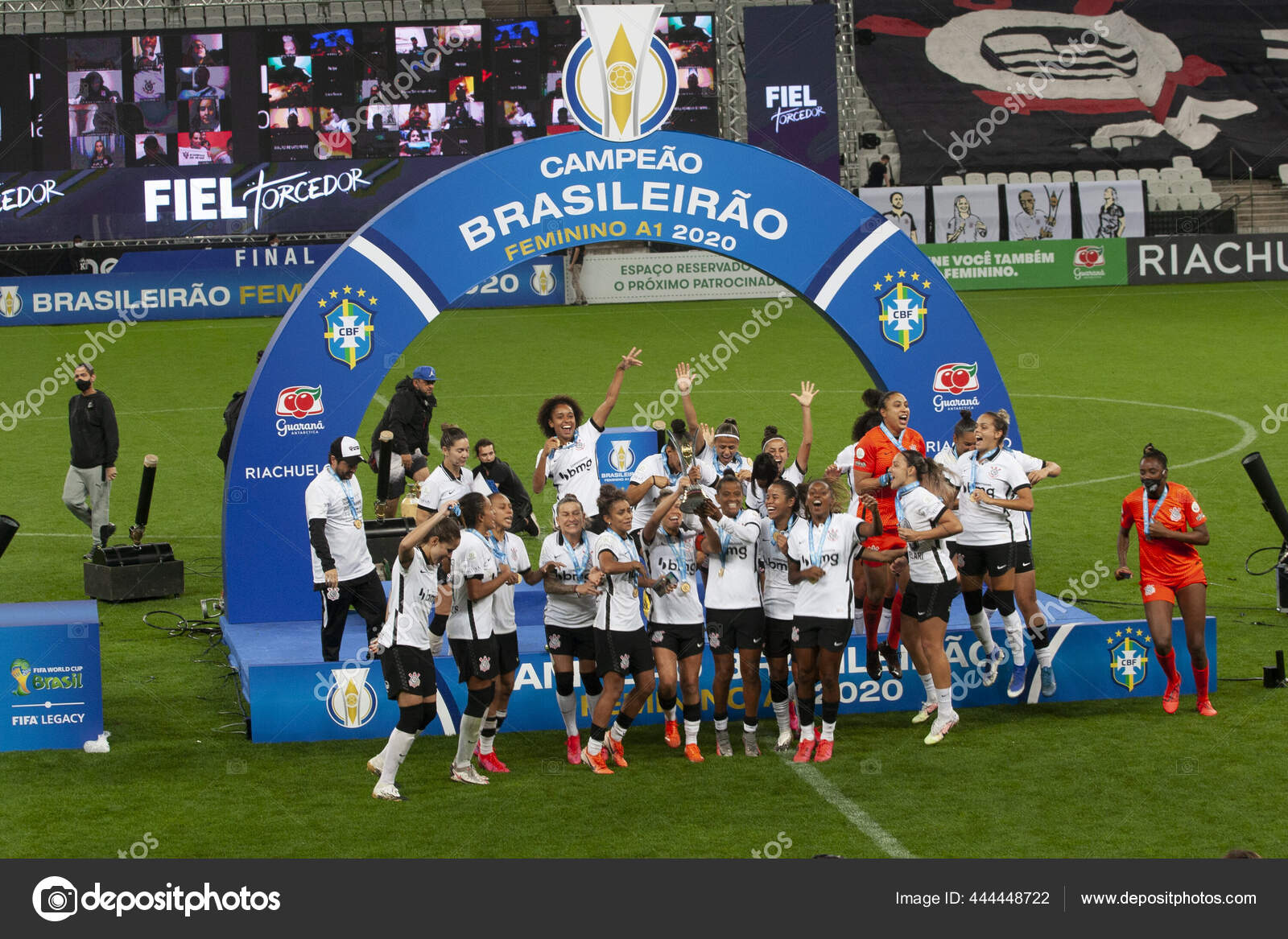 São Paulo sai na frente do Corinthians na final do Paulista feminino