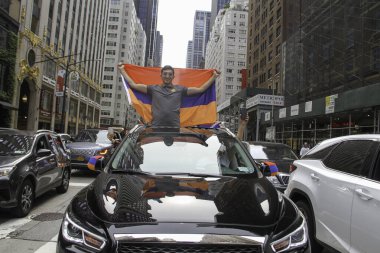 New York 'taki Ermeniler için barışçıl protesto. 10 Ekim 2020, New York, ABD: New York 'ta yaşayan bazı Ermeniler Ermeniler için Azerbaycan ile sınır anlaşmazlığına karşı protesto ve barış talebi