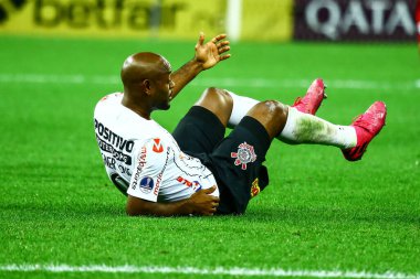 SAO PAULO - 22 Eylül 2019: CORINTHIANS-FLUMINENSE Pedrinho, Sao Paulo 'nun doğu yakasındaki Arena Corinthians' da Copa Sudamericana 'nın çeyrek finali için geçerli bir maçta Caio Henrique' e hareket ediyor.