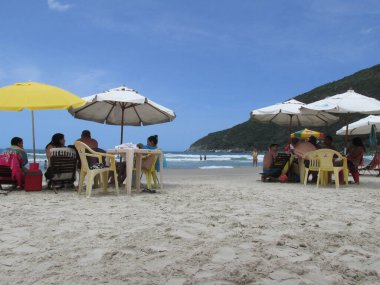 FLORIANOPOLIS, SC, 24.01.2020 - Praia Matadeiro sahilinde insan hareketi