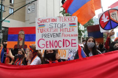 10 Ekim 2020, New York, ABD: Ermeniler için Azerbaycan sınır anlaşmazlığını protesto eden ve barış isteyen bazı Ermeniler ve Türkiye 'nin katılımına karşı çıkan bazı Ermeniler,