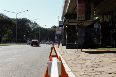 PORTO ALEGRE, RS, 07.04.2020 - ORLA DO GUAIBA VE KAYIP - Nelson Marchezan Junior, Porto Alegre 'de kalabalıktan kaçınmak için 15 gün boyunca çitli parkları ve Guaiba sahillerini kapatacağını duyurdu.