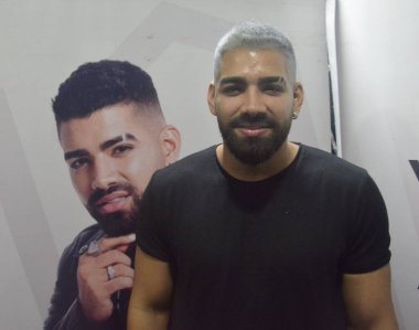 SAO PAULO, SP.21.02.20.CARNAVAL: DILSINHO NO CAMAROTE BAR BRAHMA.Dilsinho estreia cantando na Camarote bar Brahma durante a comemoracao de 20 anos da Brahma no sambodromo do Anhembi Paulo nesta de sexta (21).. (Foto: Sergio Lima Junior / Camarote bar