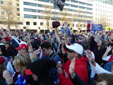 WASHINGTON DC, ABD 12 / 12 / 2020 - Washington, ABD 'de Sağ Kanat gösterileri patladı