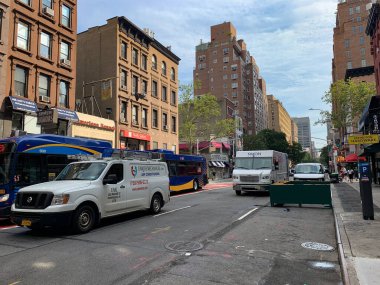 (Manhattan 'da yayalara zarar vermek için yoğun trafik var. 22 Temmuz 2020, Manhattan, New York, ABD: Yayalar, Boru 'yu saran yoğun trafik nedeniyle bu sabah Manhattan' ın ortasından bazı caddeleri geçmekte güçlüklerle karşılaştı