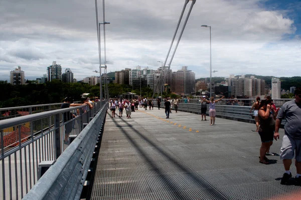 Florianopolis 2020 Ponte Hercilio Luz Κυκλοφορία Προσώπων — Φωτογραφία Αρχείου