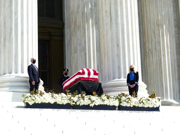 ワシントンDc アメリカ 2020 Solemn Vigil Supreme Court Ruth Ginsburg 素晴らしいアメリカの弁護士が休んでいる間 — ストック写真