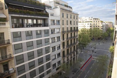 (INT) Covid-19: Boş Barcelona.April 2.2020, Barcelona, İspanya: Karantinanın 20. gününde Barcelona 'nın ana caddelerinden birinin caddeleri tamamen boş. Eixample ve Avenida Passeig de Gracia kavşağında.