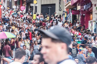 SAO PAULO, SP, 12.27.2019 - MOVEMENT - Sao Paulo şehir merkezindeki Rua 25 de Marco bölgesinde hareket   