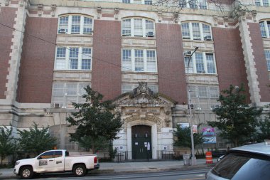 (Orta ve lise öğrencilerinin öğrenme süreci bugün New York 'ta başlıyor..