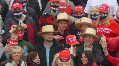 Sao Paulo, Brezilya - 26 Ekim 2020: Sao Paulo Belediye Başkanı imtiyazdan sonra Ibirapuera Parkı 'nı ziyaret etti. 