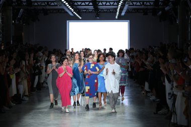 SAO PAULO, SP, 10 / 17 / 2019 - SPFW N48 - Perşembe gecesi Sao Paulo 'daki Ibirapuera Park' taki Pavilhao das Culturas Brasileiras 'taki SPFW N48 marka geçit töreni 