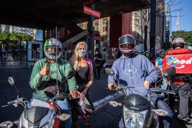 Sao Paulo 'daki APP teslimatçılarının protestosu. 1 Temmuz 2020, Sao Paulo, Brezilya: Anti-Faşist Kuryeler adı verilen APP kuryeleri, Sao Paulo 'da Avenida Paulista' yı protesto etmek için ulusal durdurma eylemi gerçekleştirdiler. Daha iyi çalışma koşulları istiyorlar.