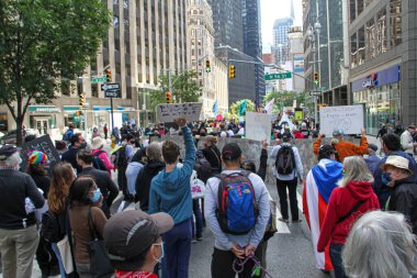 WASHINGTON, EUA, 06.06.2020 - PLAZA HAYAT MATTERS / CASA BRANCA - O prefeito de Washington DC Muriel Bowser renomeia parte da rua 16 em frante a Casa Branca para Black Lives Matter Plaza. Ha um protesto pacifico em frante a Casa Branca pela mor