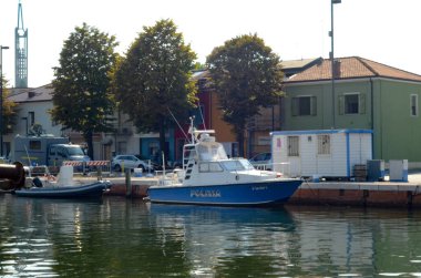İtalya 'da FERRAGOSTO Tatili. 12 Ağustos 2020, Rimini, İtalya: İtalyan bayramı bu hafta sonu yaklaşıyor ve şimdiden Riviera Romagnola ve Rimini 'de büyük bir hareketlilik var.. 