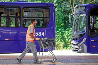 COVID salgını sırasında Terminal Metropolitan, Sao Paulo, Brezilya