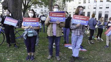 George Floyd 'un ölümü üzerine Beyaz Saray' da protesto. 2 Haziran 2020, Washington DC, ABD: Protestocular, George Floyd 'un Minneapolis' te ölümü üzerine Beyaz Saray önünde kızgınlıklarını ve hayal kırıklıklarını gösteriyorlar