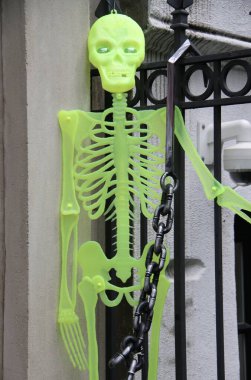 13 Ekim 2020, New York, ABD: Bazı insanlar evlerini gerçek New York gününden günler önce Cadılar Bayramı kostümleriyle dekore etmeye başladılar bile. Cadılar Bayramı, her yıl Ekim akşamı gerçekleşen ölülerin anısına bir kutlamadır. 