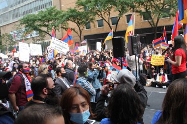 10 Ekim 2020, New York, ABD: Ermeniler için Azerbaycan sınır anlaşmazlığını protesto eden ve barış isteyen bazı Ermeniler ve Türkiye 'nin katılımına karşı çıkan bazı Ermeniler,